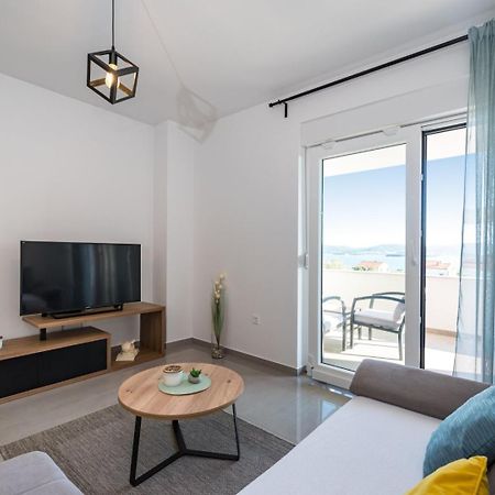 Crowonder Sun Dance Apartments With Heated Swimming Pool Seaview And Garden Sveti Filip i Jakov Εξωτερικό φωτογραφία