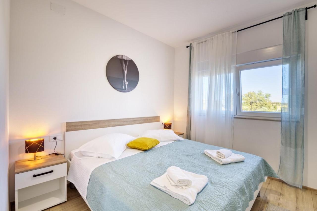 Crowonder Sun Dance Apartments With Heated Swimming Pool Seaview And Garden Sveti Filip i Jakov Εξωτερικό φωτογραφία