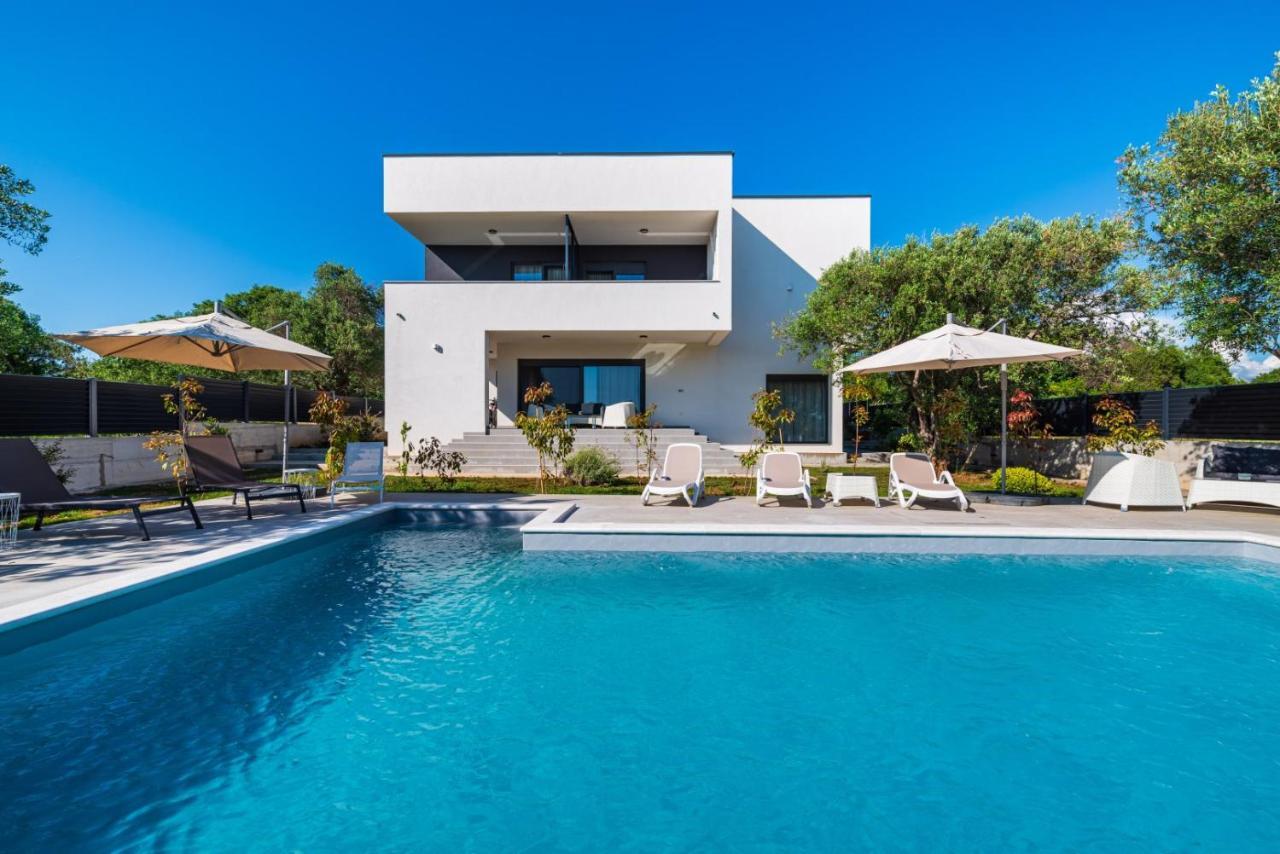 Crowonder Sun Dance Apartments With Heated Swimming Pool Seaview And Garden Sveti Filip i Jakov Εξωτερικό φωτογραφία
