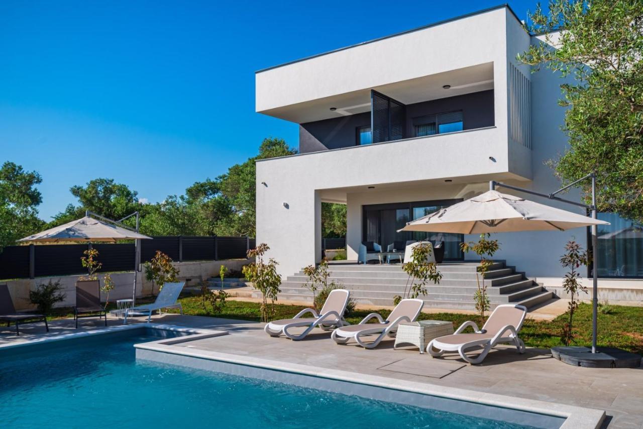 Crowonder Sun Dance Apartments With Heated Swimming Pool Seaview And Garden Sveti Filip i Jakov Εξωτερικό φωτογραφία