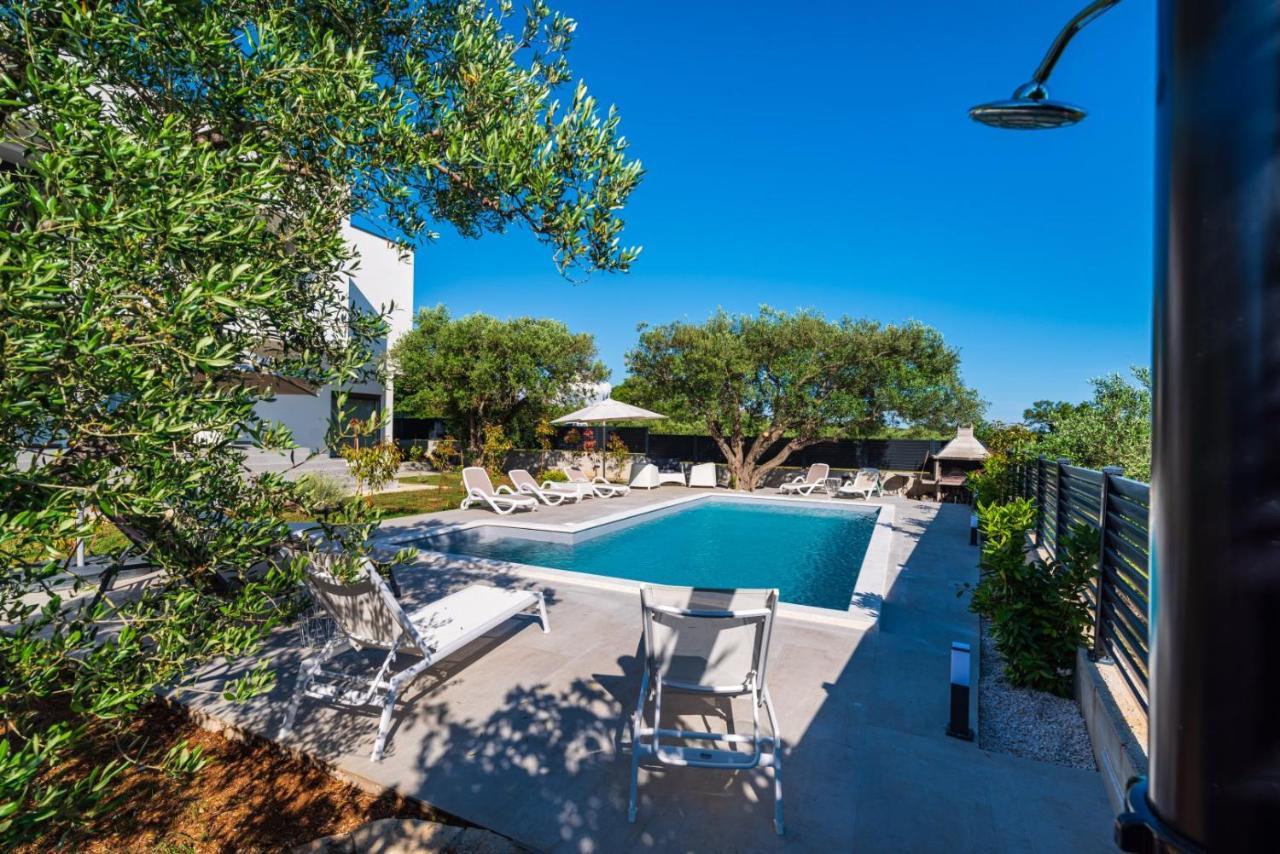 Crowonder Sun Dance Apartments With Heated Swimming Pool Seaview And Garden Sveti Filip i Jakov Εξωτερικό φωτογραφία