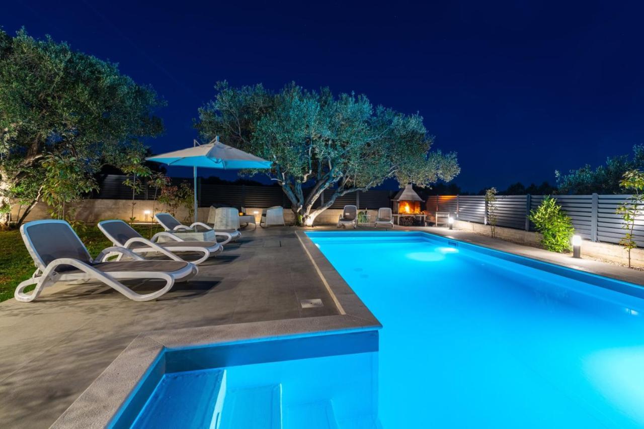 Crowonder Sun Dance Apartments With Heated Swimming Pool Seaview And Garden Sveti Filip i Jakov Εξωτερικό φωτογραφία